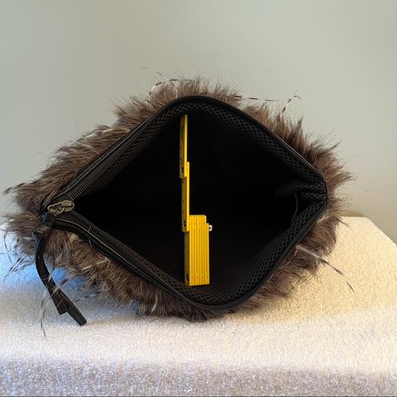 Bella Lux Faux Fur Feather Plume Fur Clutch NWOT - Picture 2 of 6